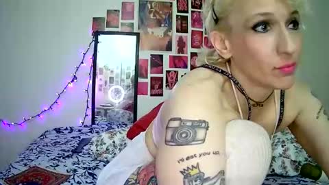 Bella online show from April 21, 2026, 8:31 am