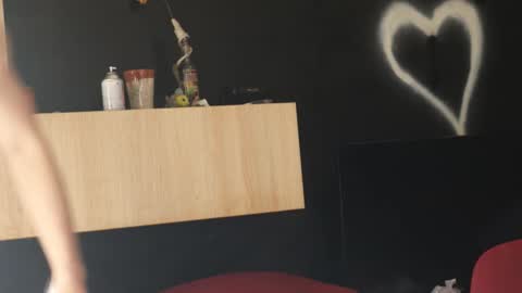 cutemodel online show from October 28, 2025, 9:35 am