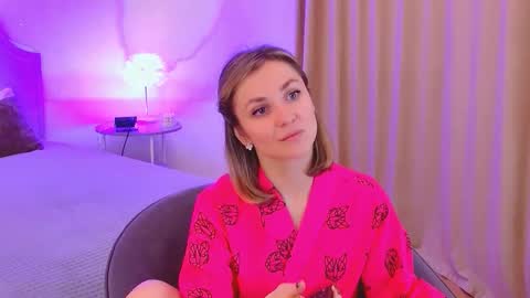 cutemirage online show from December 1, 2025, 2:44 pm