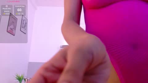 cutepetitee online show from February 13, 2026, 7:32 pm