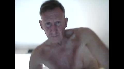 Snapshot of cutewhitebutt chatting on December 27, 2024, 9:39 am cutewhitebutt online show from December 27, 2024, 9:39 am