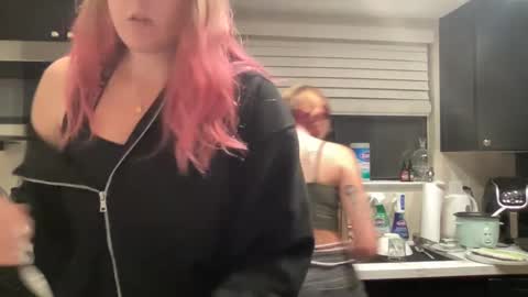 Snapshot of cutey_kiwi chatting on October 9, 2025, 3:26 am Cutey kiwi online show from October 9, 2025, 3:26 am