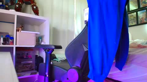 Snapshot of cuteypi chatting on June 13, 2026, 3:43 pm Sandra Love online show from June 13, 2026, 3:43 pm