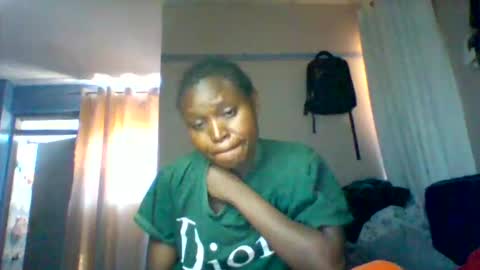 cutezola online show from December 15, 2025, 7:12 am