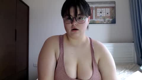 Snapshot of cutie_florence chatting on September 15, 2025, 8:47 am Sophie  Lilith online show from September 15, 2025, 8:47 am