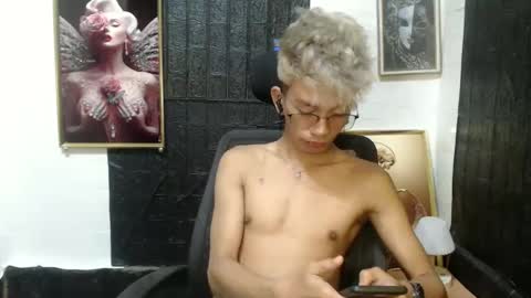cutie_mico online show from February 18, 2025, 8:59 am