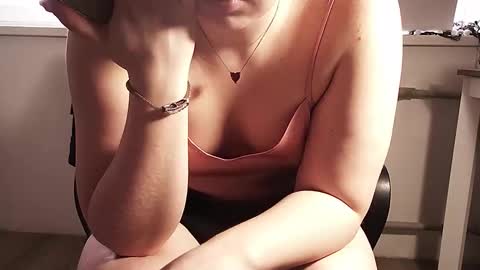 cutie_peach online show from April 5, 2026, 1:41 pm