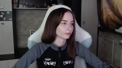 Cutti Crystal online show from November 4, 2025, 3:05 am