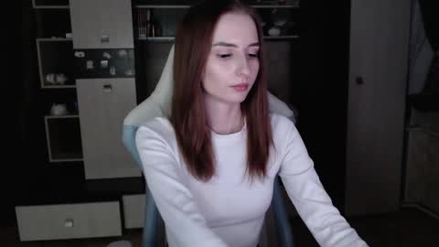 Cutti Crystal online show from December 4, 2025, 11:02 pm