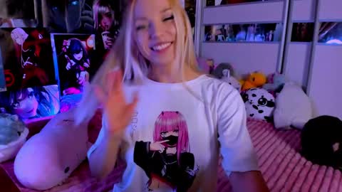 Snapshot of cuttie_ponyy chatting on December 6, 2024, 12:45 am Nora online show from December 6, 2024, 12:45 am