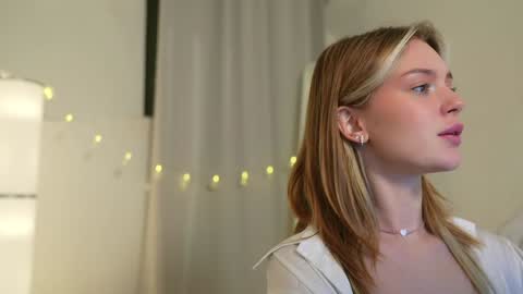 Snapshot of cyberheart_ chatting on December 2, 2024, 6:32 pm EMILY online show from December 2, 2024, 6:32 pm