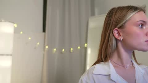 Snapshot of cyberheart_ chatting on December 2, 2024, 9:39 pm EMILY online show from December 2, 2024, 9:39 pm