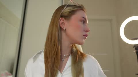 Snapshot of cyberheart_ chatting on January 5, 2025, 2:41 pm EMILY online show from January 5, 2025, 2:41 pm