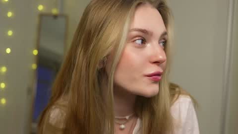 Snapshot of cyberheart_ chatting on January 22, 2025, 2:35 pm EMILY online show from January 22, 2025, 2:35 pm