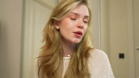 Snapshot of cyberheart_ chatting on January 23, 2025, 3:43 pm EMILY online show from January 23, 2025, 3:43 pm