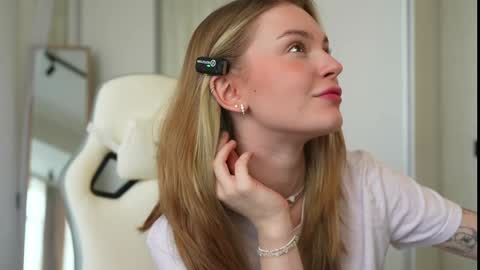 Snapshot of cyberheart_ chatting on February 5, 2025, 11:23 am EMILY online show from February 5, 2025, 11:23 am