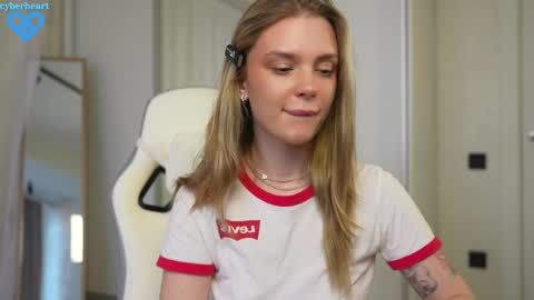 Snapshot of cyberheart_ chatting on February 7, 2025, 2:15 pm EMILY online show from February 7, 2025, 2:15 pm