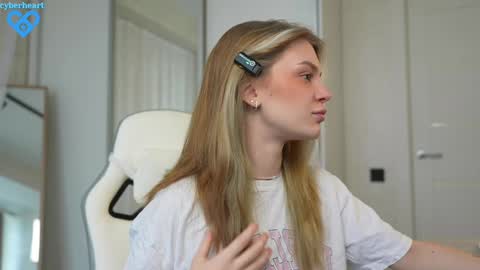 Snapshot of cyberheart_ chatting on February 8, 2025, 8:09 am EMILY online show from February 8, 2025, 8:09 am