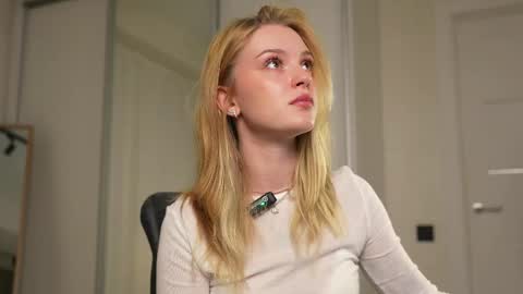 Snapshot of cyberheart_ chatting on September 8, 2025, 5:01 pm EMILY online show from September 8, 2025, 5:01 pm