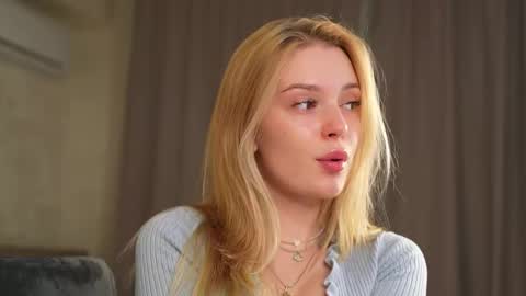 Snapshot of cyberheart_ chatting on September 13, 2025, 5:02 pm EMILY online show from September 13, 2025, 5:02 pm