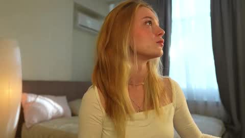 Snapshot of cyberheart_ chatting on October 8, 2025, 12:25 pm EMILY online show from October 8, 2025, 12:25 pm