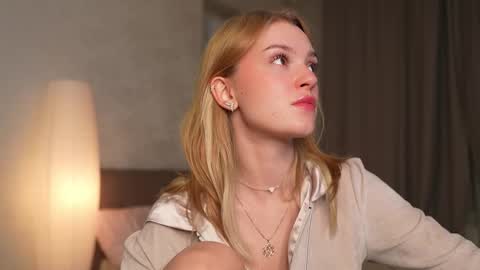 Snapshot of cyberheart_ chatting on October 12, 2025, 6:29 pm EMILY online show from October 12, 2025, 6:29 pm