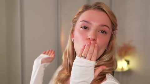 Snapshot of cyberheart_ chatting on November 8, 2025, 3:45 pm EMILY online show from November 8, 2025, 3:45 pm