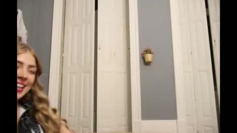 Snapshot of cyberm4ry chatting on November 1, 2025, 11:29 pm mary online show from November 1, 2025, 11:29 pm