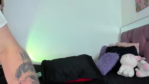 cynthiaa33 online show from December 6, 2024, 10:41 pm