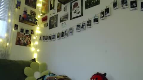 cypresskneez online show from May 15, 2026, 2:13 pm