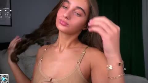 Isabella online show from November 25, 2025, 1:05 am