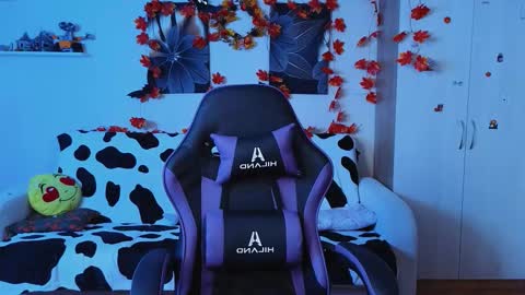 Snapshot of d0nna_ chatting on November 18, 2025, 6:01 pm Donna online show from November 18, 2025, 6:01 pm