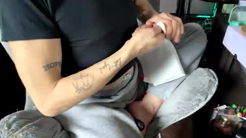 Snapshot of d3luluxx chatting on November 15, 2025, 7:32 pm d3luluxx online show from November 15, 2025, 7:32 pm