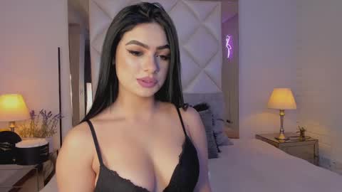 Snapshot of d_kimrouse_h chatting on February 4, 2025, 4:37 am Kim online show from February 4, 2025, 4:37 am