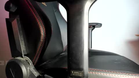 Snapshot of dad_bod_guy chatting on December 27, 2024, 1:53 am dad_bod_guy online show from December 27, 2024, 1:53 am