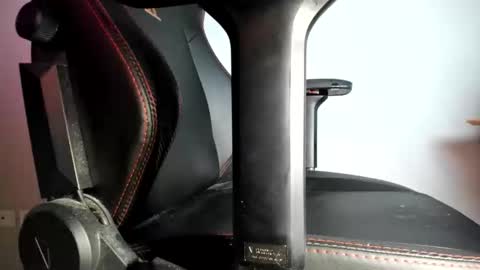 Snapshot of dad_bod_guy chatting on December 27, 2024, 5:20 am dad_bod_guy online show from December 27, 2024, 5:20 am