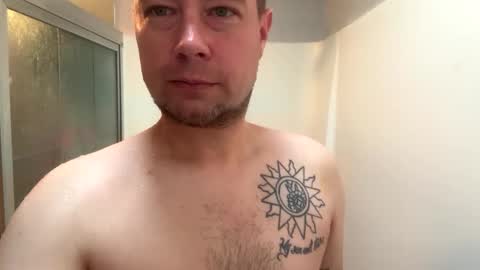 Snapshot of daddycam33 chatting on October 9, 2025, 3:43 pm DaddyCam33 online show from October 9, 2025, 3:43 pm