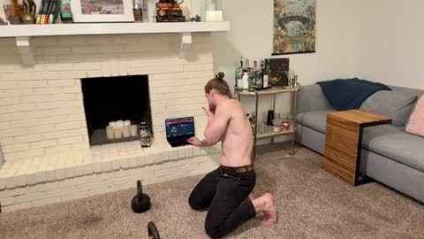 Snapshot of daddydaydrinkz chatting on December 3, 2024, 7:43 am DaddydayDrinkz online show from December 3, 2024, 7:43 am