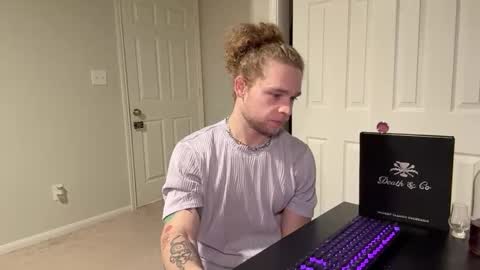 Snapshot of daddydaydrinkz chatting on March 12, 2025, 6:18 am DaddydayDrinkz online show from March 12, 2025, 6:18 am