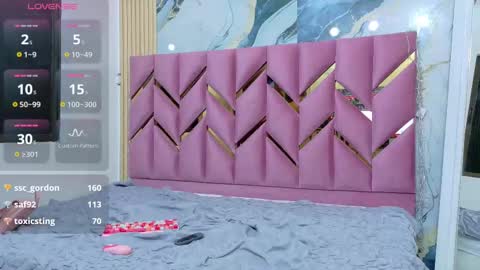 Snapshot of daddyissuesss_ chatting on October 8, 2025, 7:44 pm JAZMIN online show from October 8, 2025, 7:44 pm