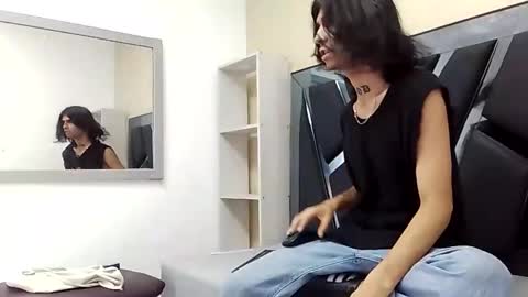 tayler online show from February 23, 2025, 11:44 am