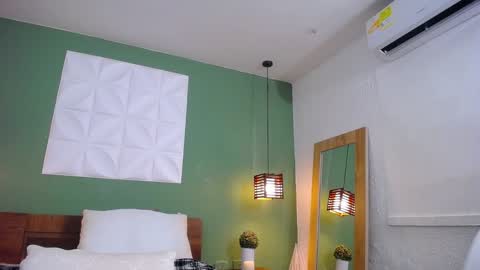 Valen online show from January 11, 2025, 5:07 pm