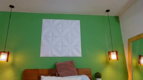 Valen online show from March 12, 2025, 2:12 pm