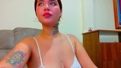 Snapshot of daddys_little_secrett chatting on November 3, 2025, 3:30 am Valen online show from November 3, 2025, 3:30 am