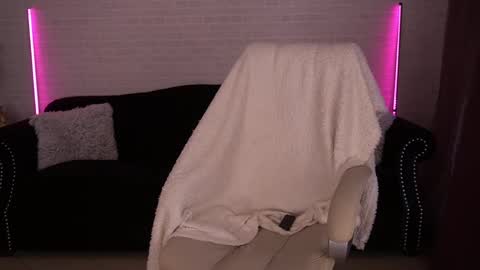 daenerys_daen online show from February 28, 2025, 7:37 am