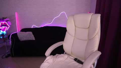 daenerys_daen online show from September 20, 2025, 7:42 am