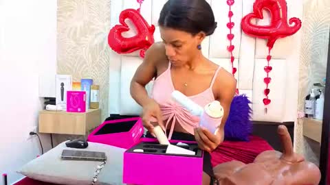 daffnelewis online show from February 19, 2026, 11:17 am