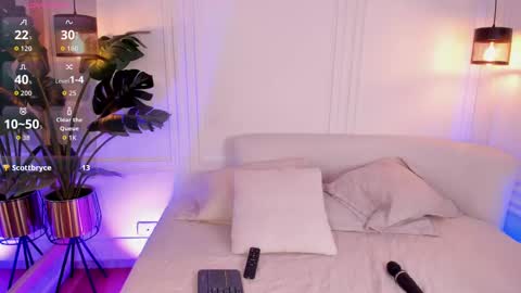 dafne_hillss online show from November 22, 2025, 1:10 pm