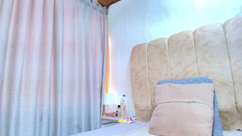 dafne_quenn online show from February 23, 2026, 1:08 pm