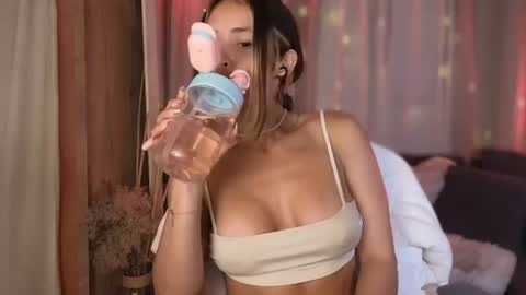 LORENA  online show from June 18, 2026, 1:39 am